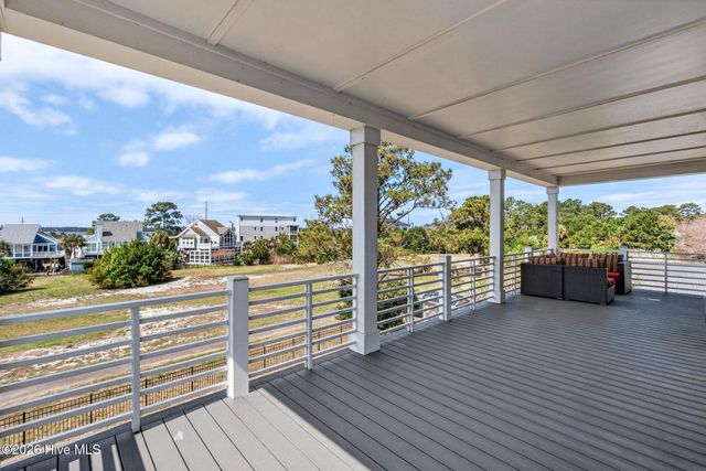 8124 Lakeview Drive, Wilmington, NC 28412