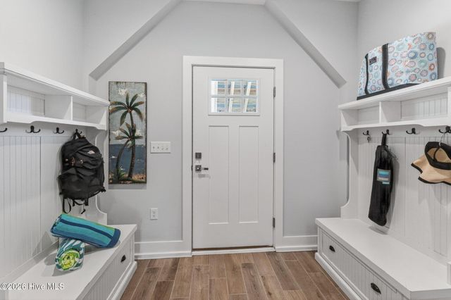 8124 Lakeview Drive, Wilmington, NC 28412