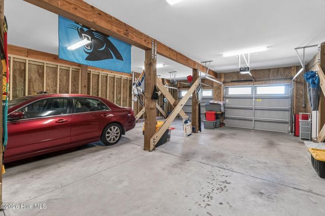 8124 Lakeview Drive, Wilmington, NC 28412