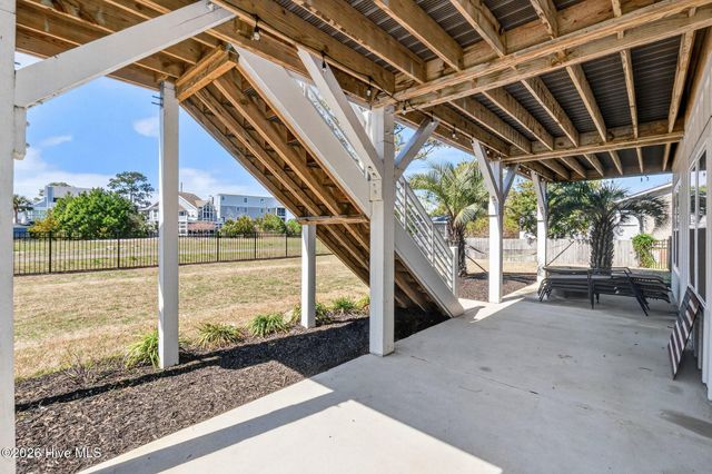 8124 Lakeview Drive, Wilmington, NC 28412