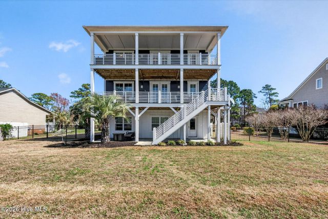 8124 Lakeview Drive, Wilmington, NC 28412