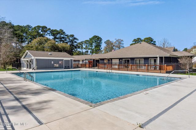 8124 Lakeview Drive, Wilmington, NC 28412