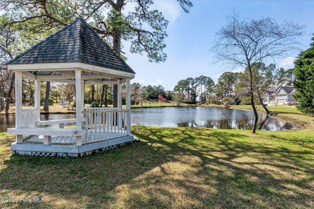 8124 Lakeview Drive, Wilmington, NC 28412