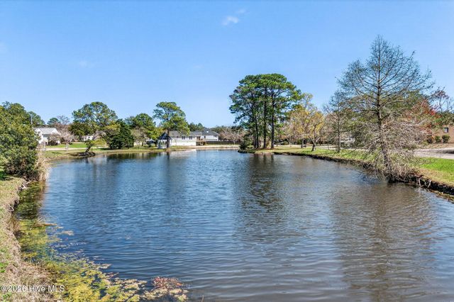 8124 Lakeview Drive, Wilmington, NC 28412