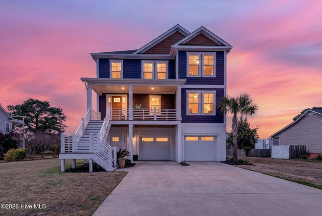 8124 Lakeview Drive, Wilmington, NC 28412