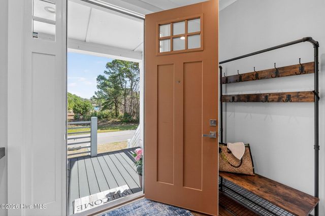 8124 Lakeview Drive, Wilmington, NC 28412