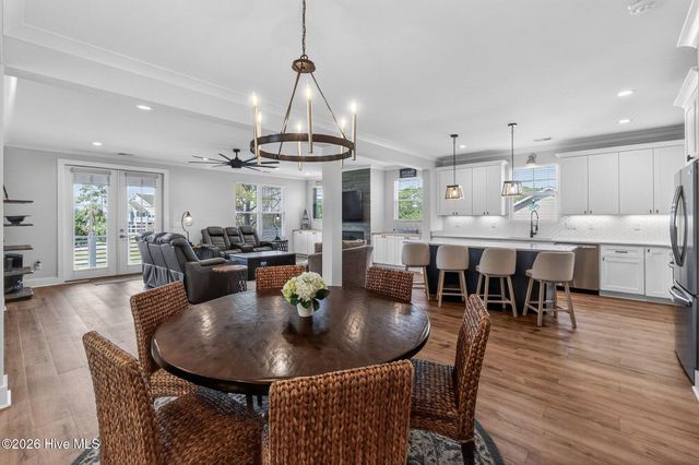 8124 Lakeview Drive, Wilmington, NC 28412