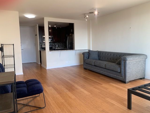 1960 N Lincoln Park West 2105, Chicago, IL 60614