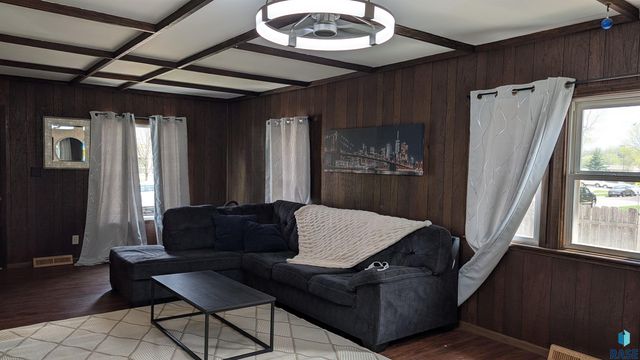 1605 N Wayland Ave Avenue, Sioux Falls, SD 57103