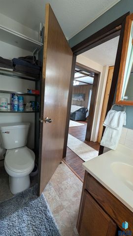 1605 N Wayland Ave Avenue, Sioux Falls, SD 57103