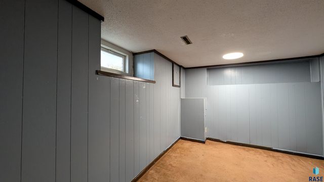 1605 N Wayland Ave Avenue, Sioux Falls, SD 57103