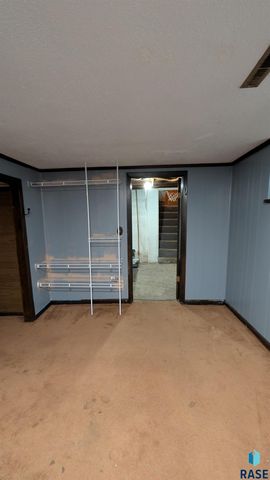 1605 N Wayland Ave Avenue, Sioux Falls, SD 57103