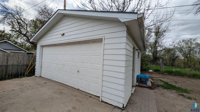 1605 N Wayland Ave Avenue, Sioux Falls, SD 57103