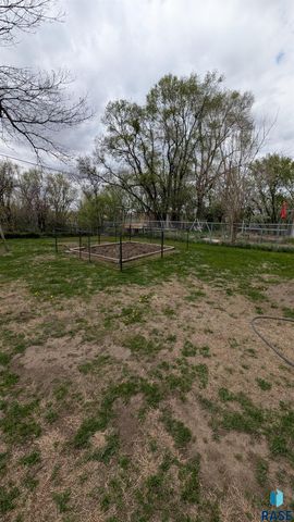 1605 N Wayland Ave Avenue, Sioux Falls, SD 57103
