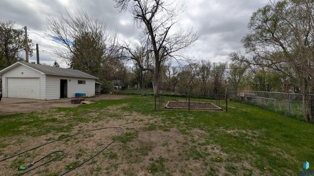 1605 N Wayland Ave Avenue, Sioux Falls, SD 57103