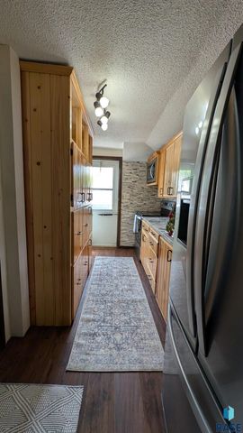 1605 N Wayland Ave Avenue, Sioux Falls, SD 57103
