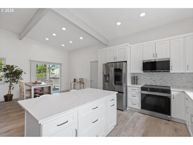1021 Ne 195TH Ave, Portland, OR 97230