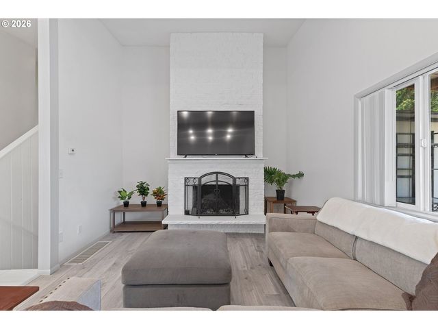 1021 Ne 195TH Ave, Portland, OR 97230