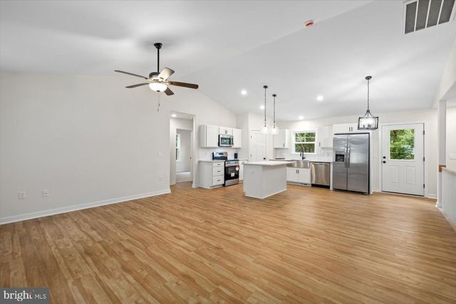 8339 KENNEDY DR, King George, VA 22485