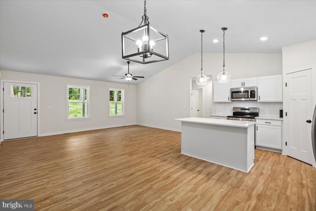 8339 KENNEDY DR, King George, VA 22485