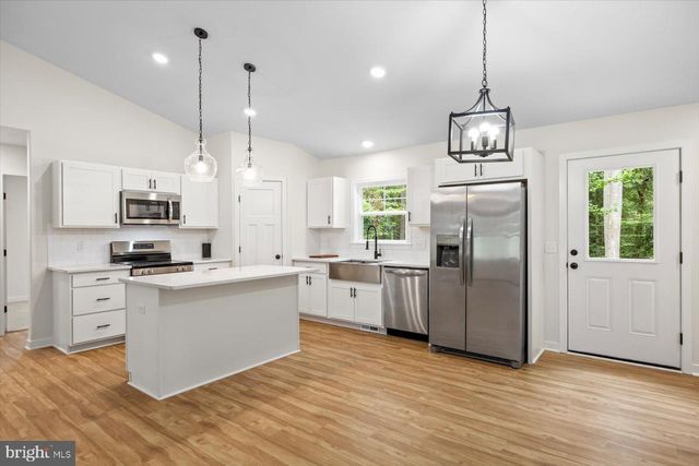 8339 KENNEDY DR, King George, VA 22485