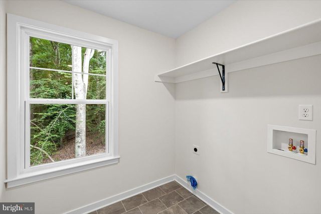 8339 KENNEDY DR, King George, VA 22485