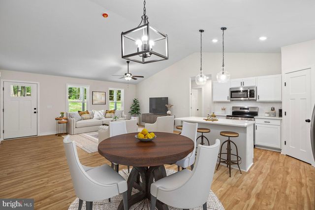 8339 KENNEDY DR, King George, VA 22485