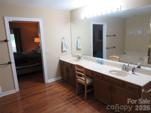 1843 Tanfield Drive, Matthews, NC 28105