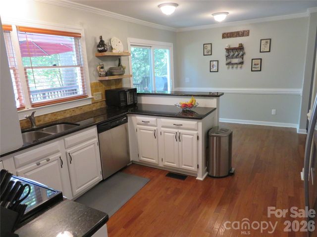 1843 Tanfield Drive, Matthews, NC 28105