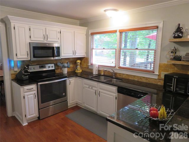 1843 Tanfield Drive, Matthews, NC 28105