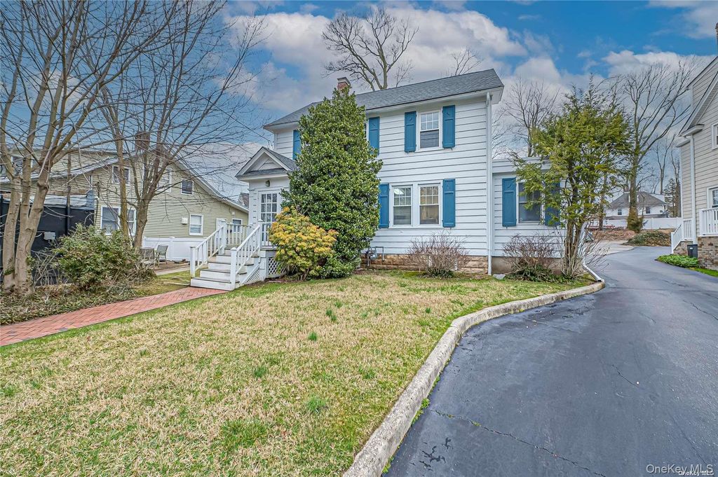 424 New York Avenue, Huntington, NY 11743 — exterior