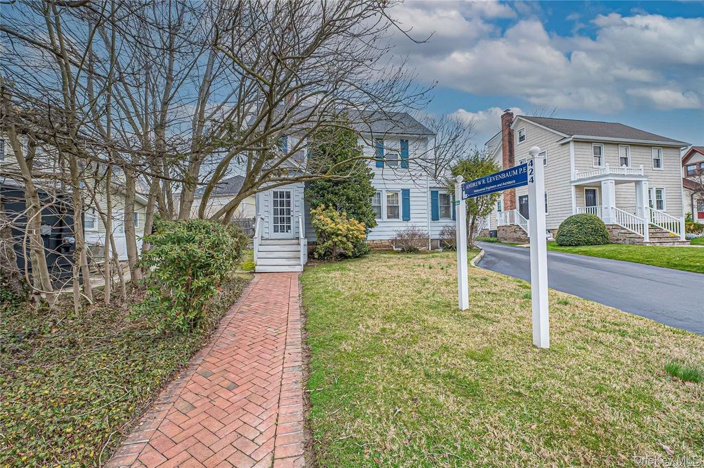 424 New York Avenue, Huntington, NY 11743 — photo 2