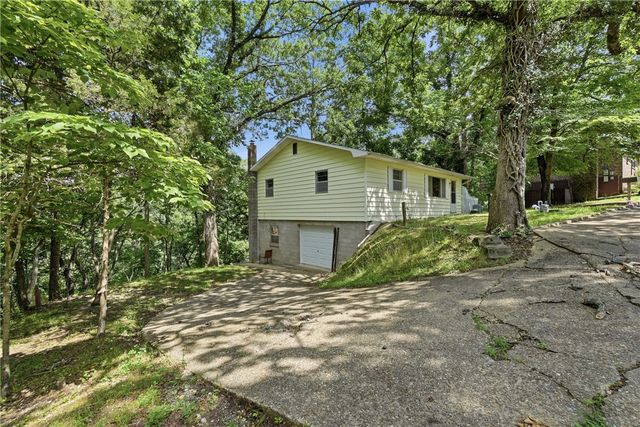 16 College Street, Eureka Springs, AR 72632