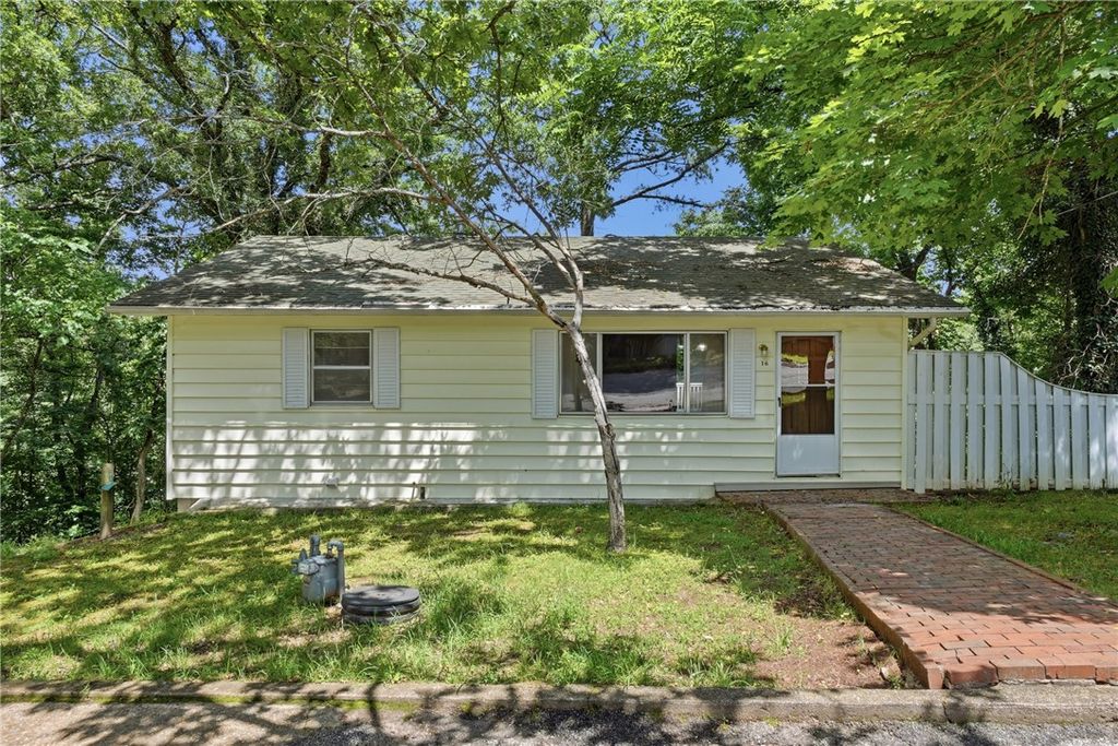 16 College Street, Eureka Springs, AR 72632