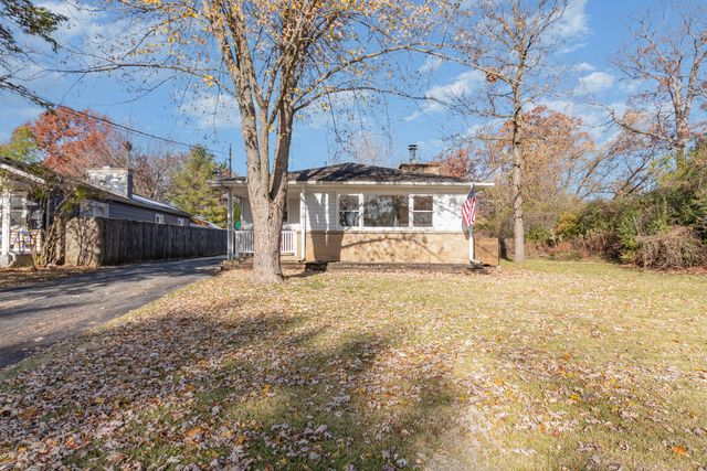 230 Bayshore Drive, Lake Bluff, IL 60044