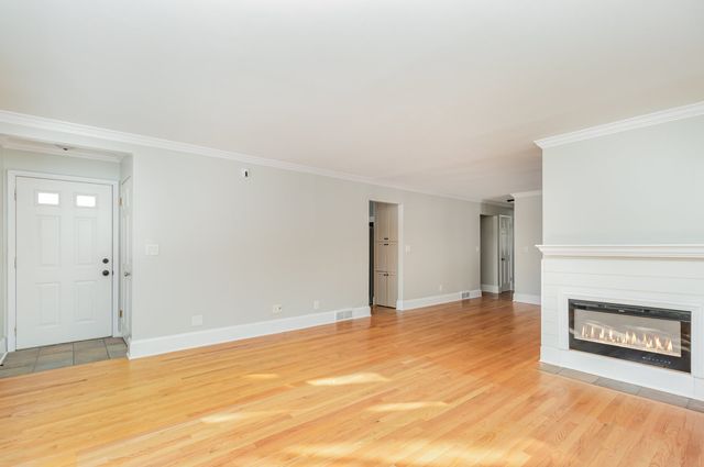 230 Bayshore Drive, Lake Bluff, IL 60044