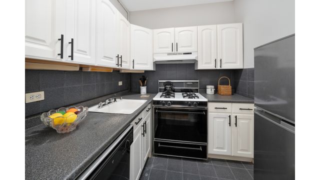 210 Riverside Dr Apt 1A, New York City, NY 10025