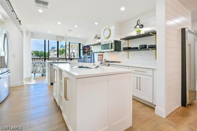 3105 Riviera DR A-201, Naples, FL 34103