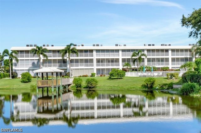 3105 Riviera DR A-201, Naples, FL 34103