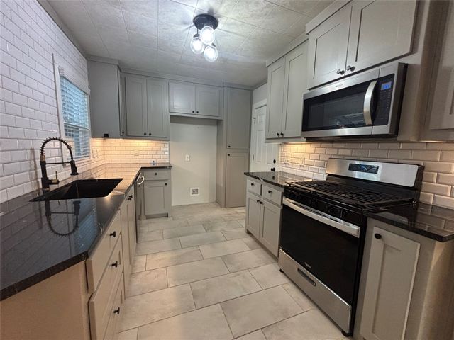 3241 Odessa Avenue, Fort Worth, TX 76109
