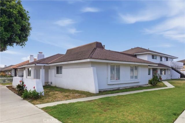 7082 Heil Ave 1, Huntington Beach, CA 92647
