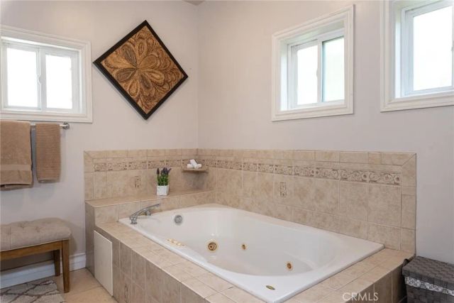 12102 S La Cienega, Hawthorne, CA 90250