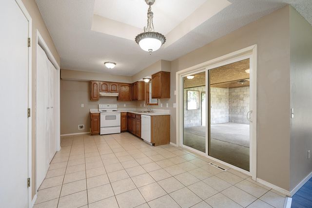 3826 S Lexus Court S, Springfield, MO 65807