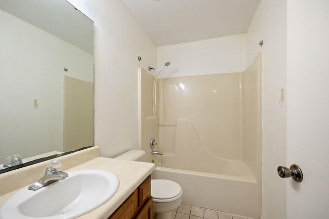 3826 S Lexus Court S, Springfield, MO 65807