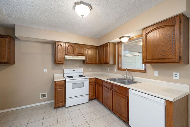 3826 S Lexus Court S, Springfield, MO 65807