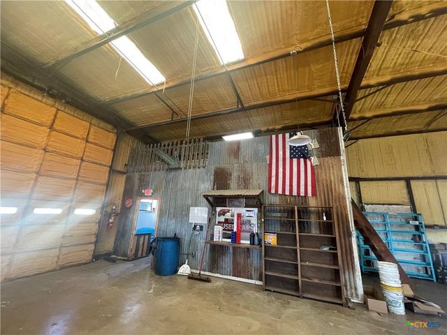 107 W 10th ST W, Lampasas, TX 76550