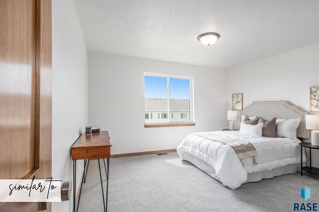 8021 E Tencate Pl Place, Sioux Falls, SD 57110