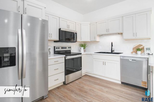 8021 E Tencate Pl Place, Sioux Falls, SD 57110