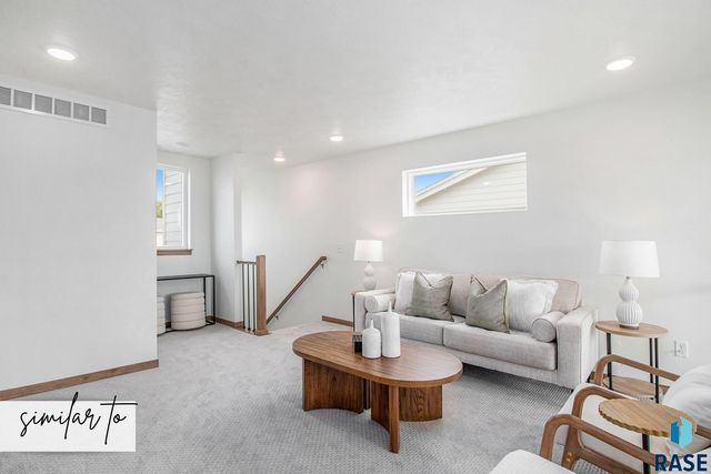 8021 E Tencate Pl Place, Sioux Falls, SD 57110