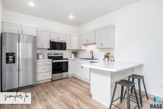 8021 E Tencate Pl Place, Sioux Falls, SD 57110